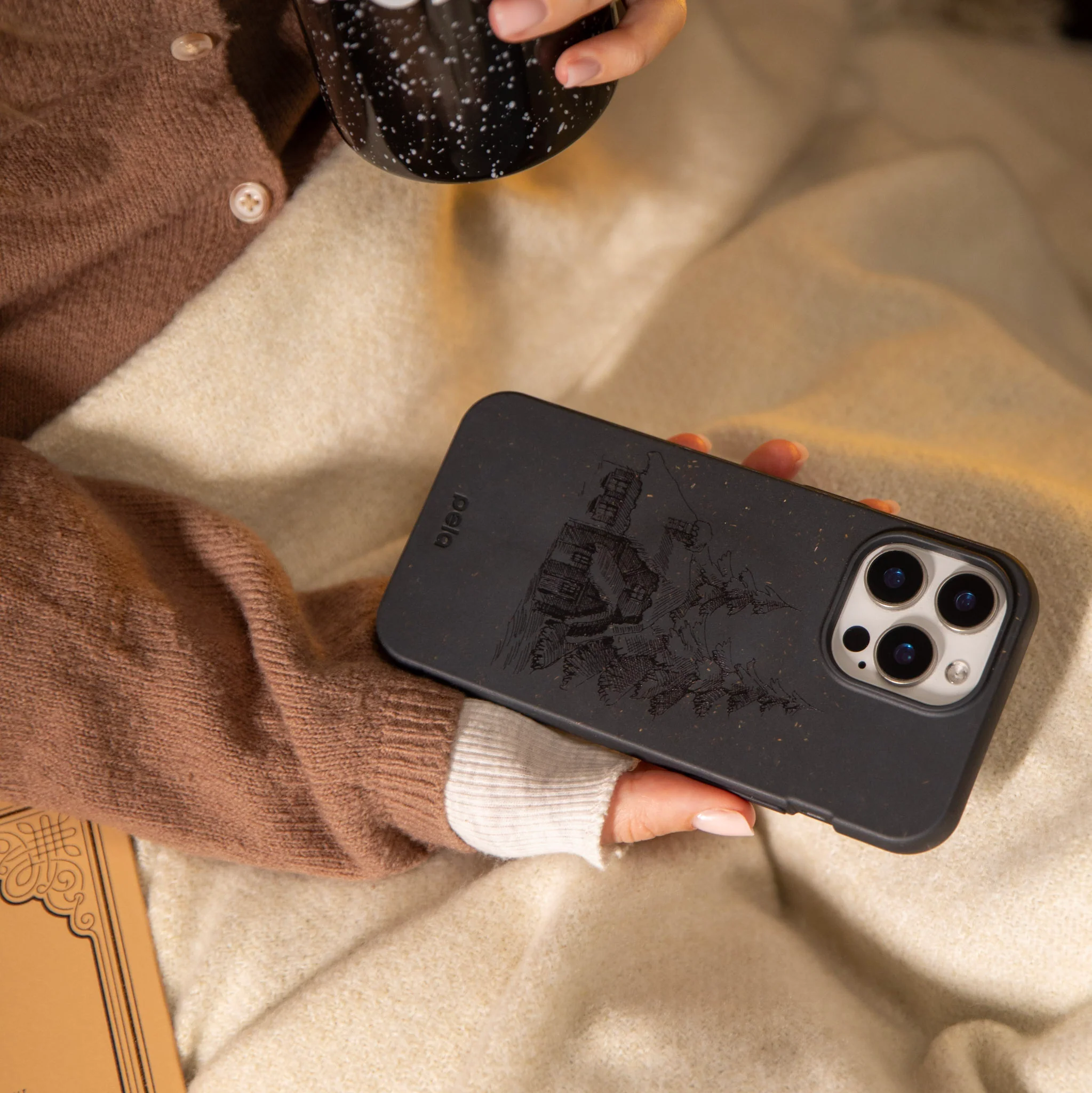 Black Lone Cabin Samsung Galaxy S21 Case - Image 6