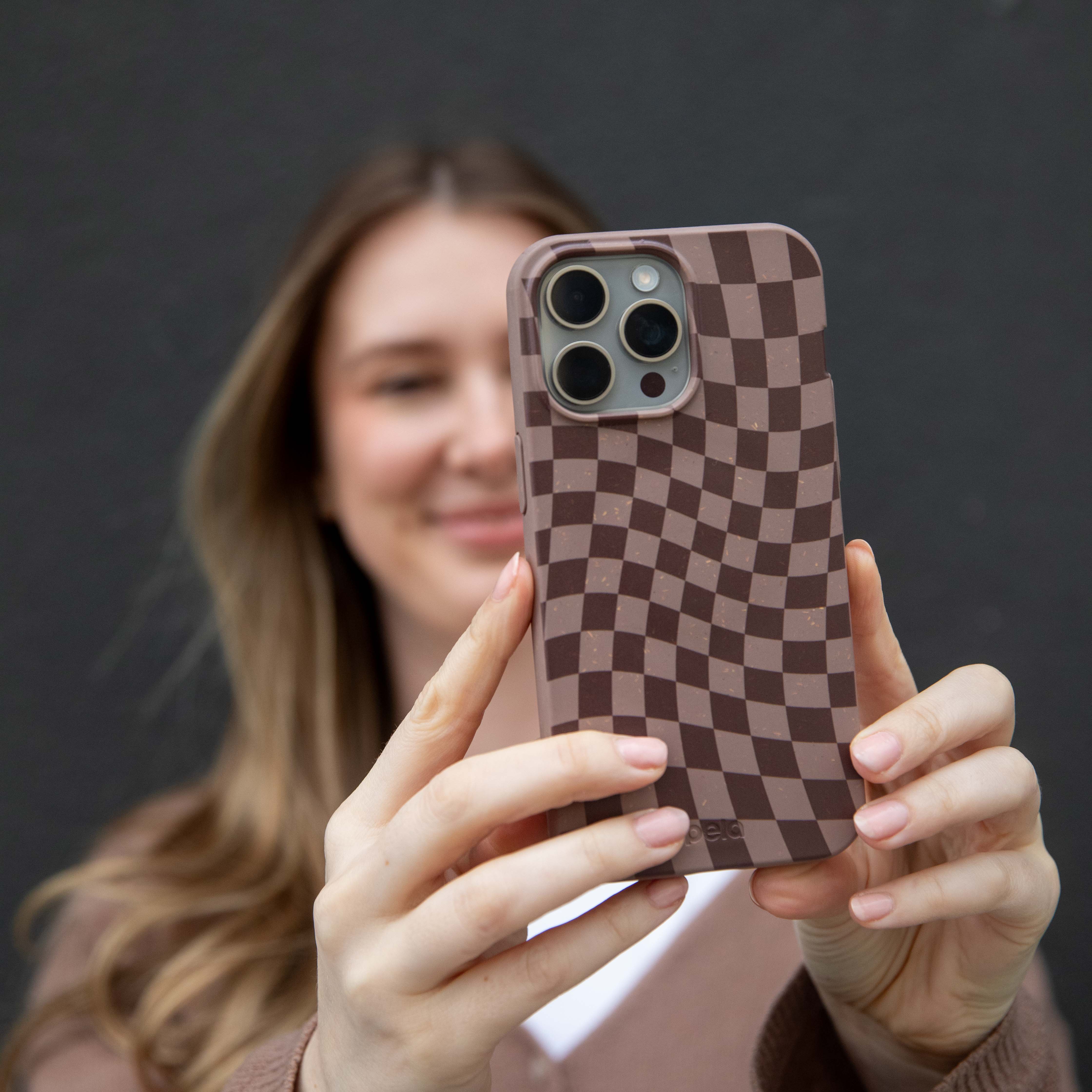Chocolate Brown Cafe Check Samsung Galaxy S21 Case - Image 2