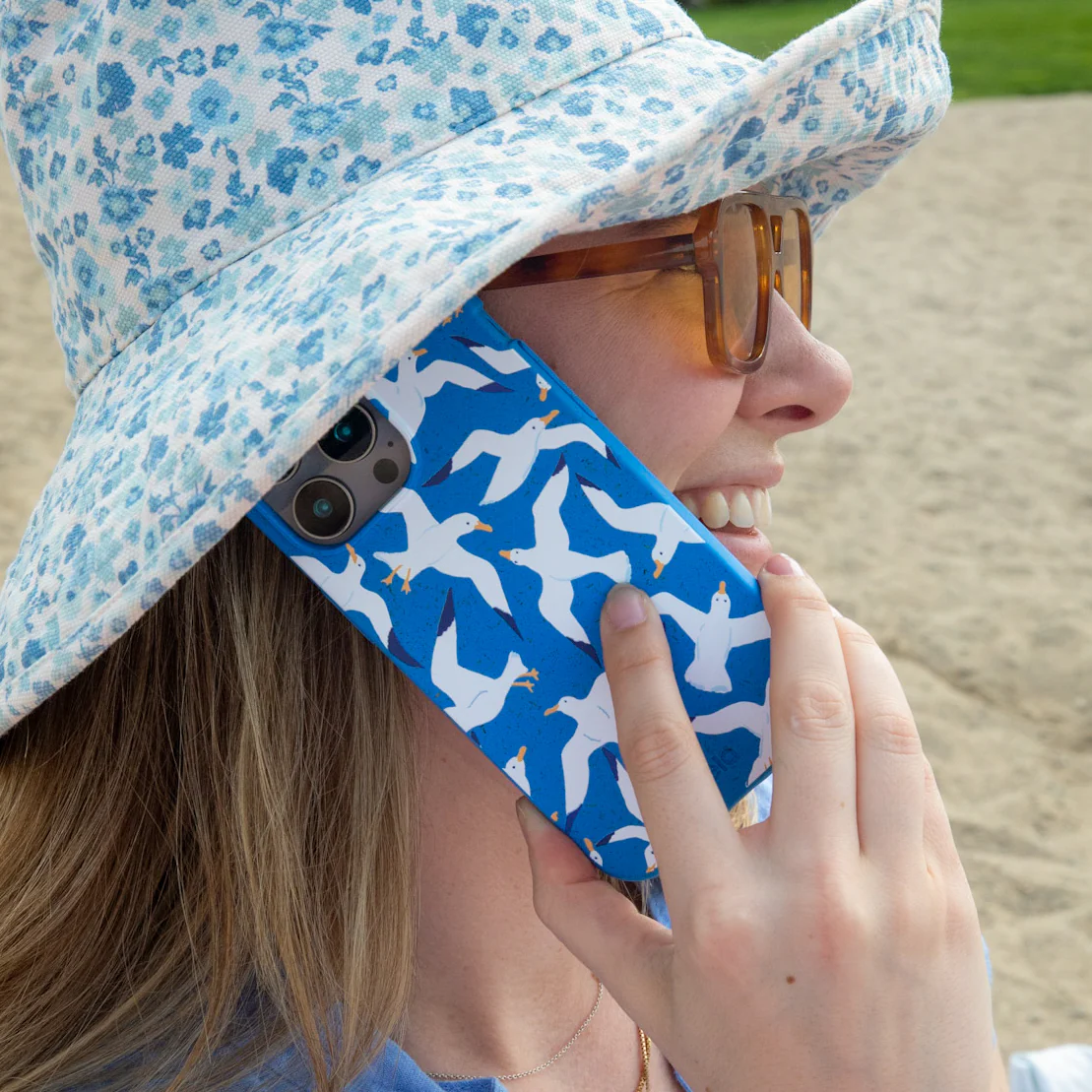 Electric Blue Seagulls Google Pixel 7 Pro Case - Image 6