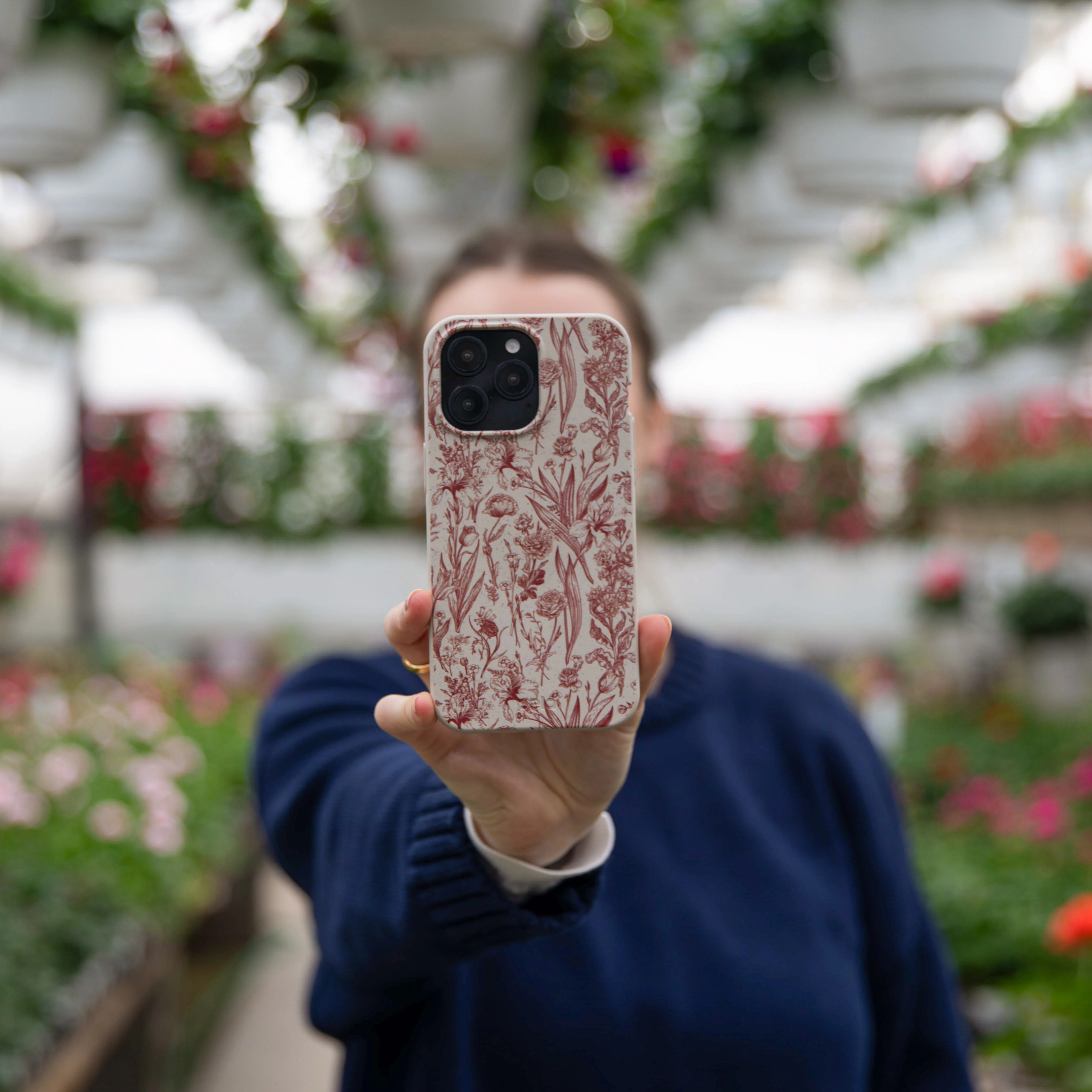 London Fog Crimson Bouquet Google Pixel 7 Pro Case - Image 2