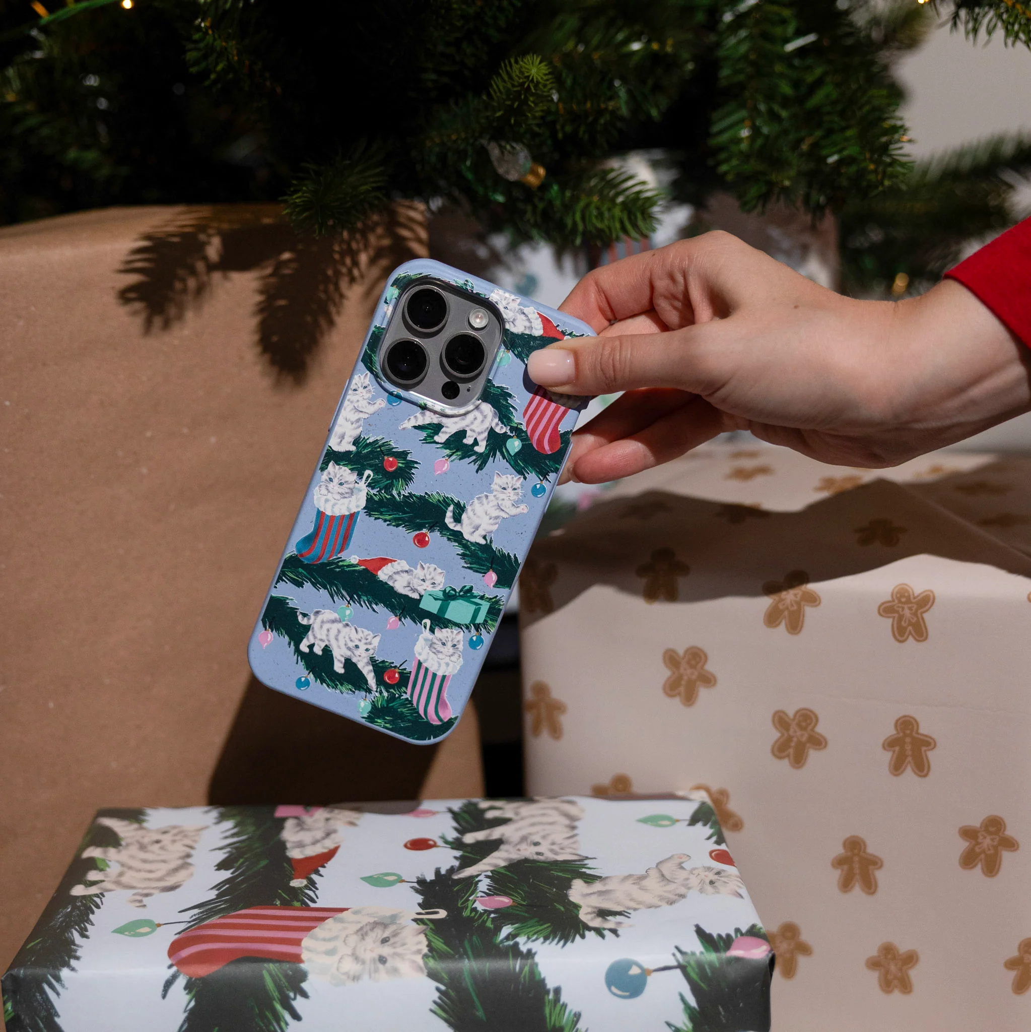 Powder Blue Christmas Kittens iPhone 6/6s/7/8/SE Case - Image 6